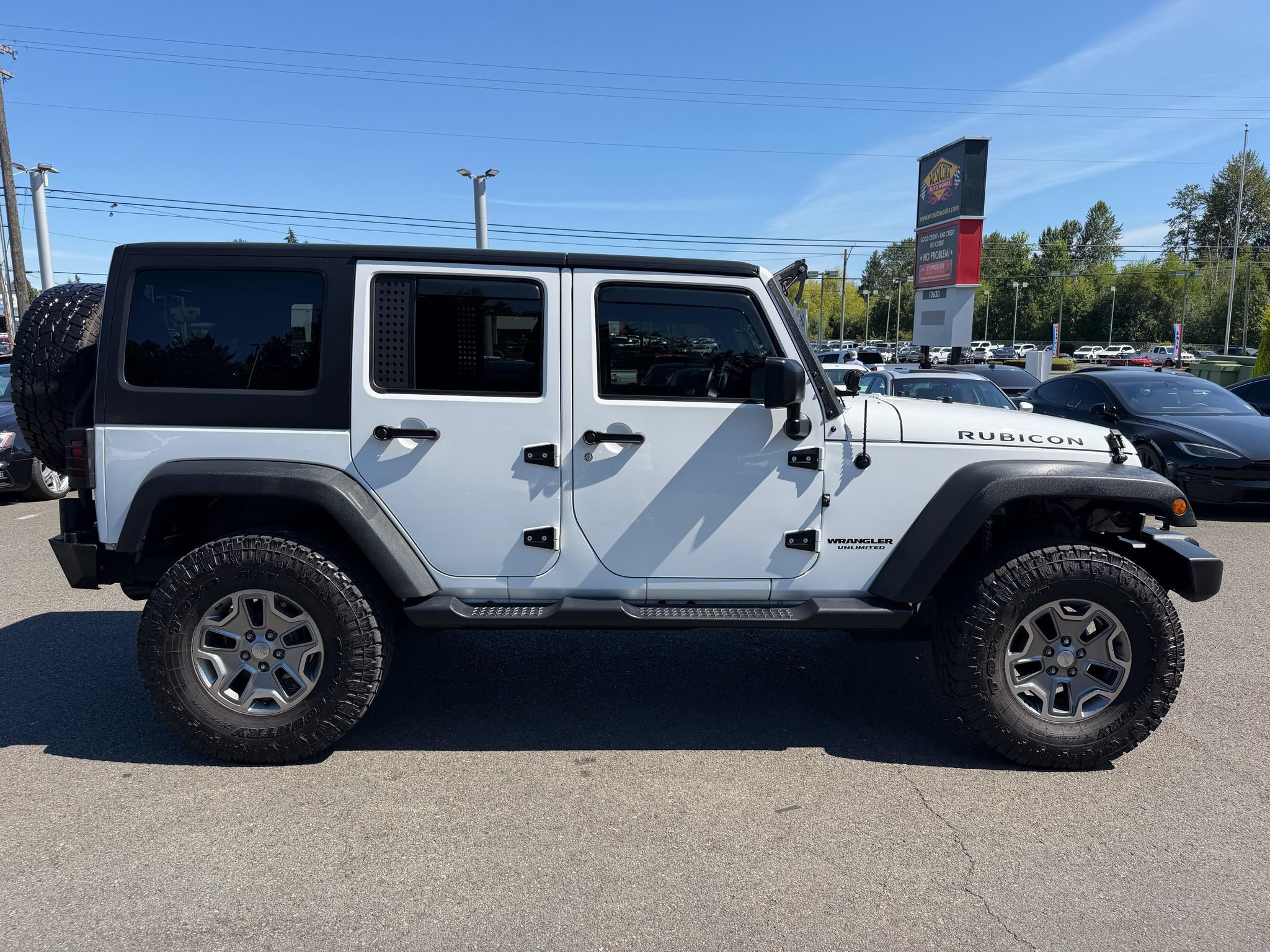 Used 2017 Jeep Wrangler Unlimited Rubicon w/ Connectivity Group AWD/4WD image 11