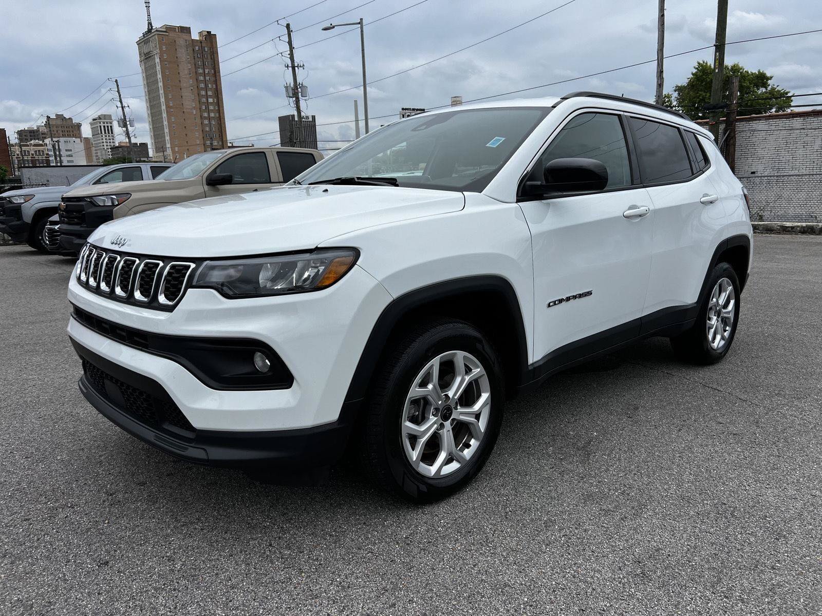Used 2025 Jeep Compass Latitude AWD/4WD image 27