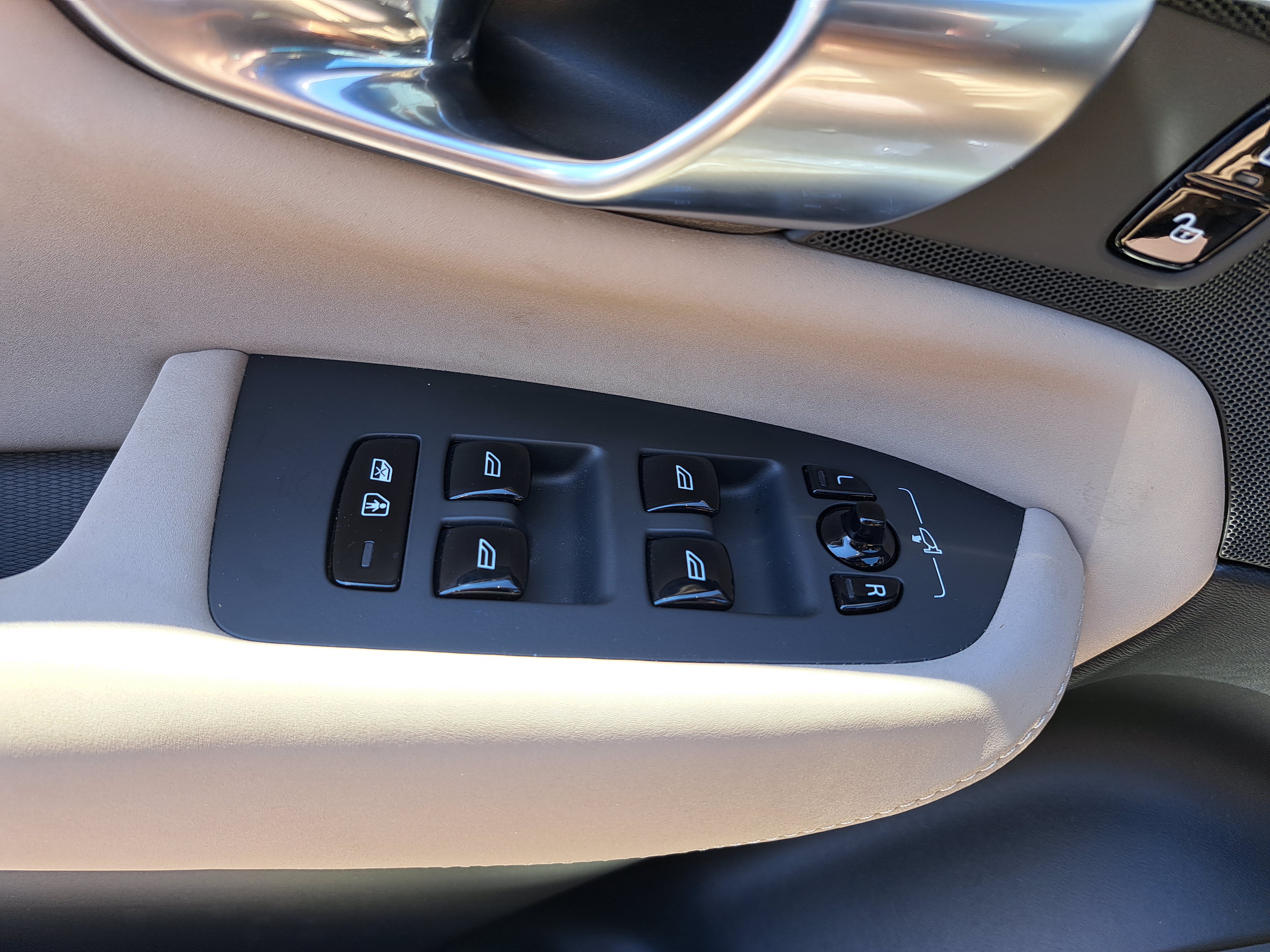 New 2025 Volvo XC90 B5 Plus AWD/4WD image 21