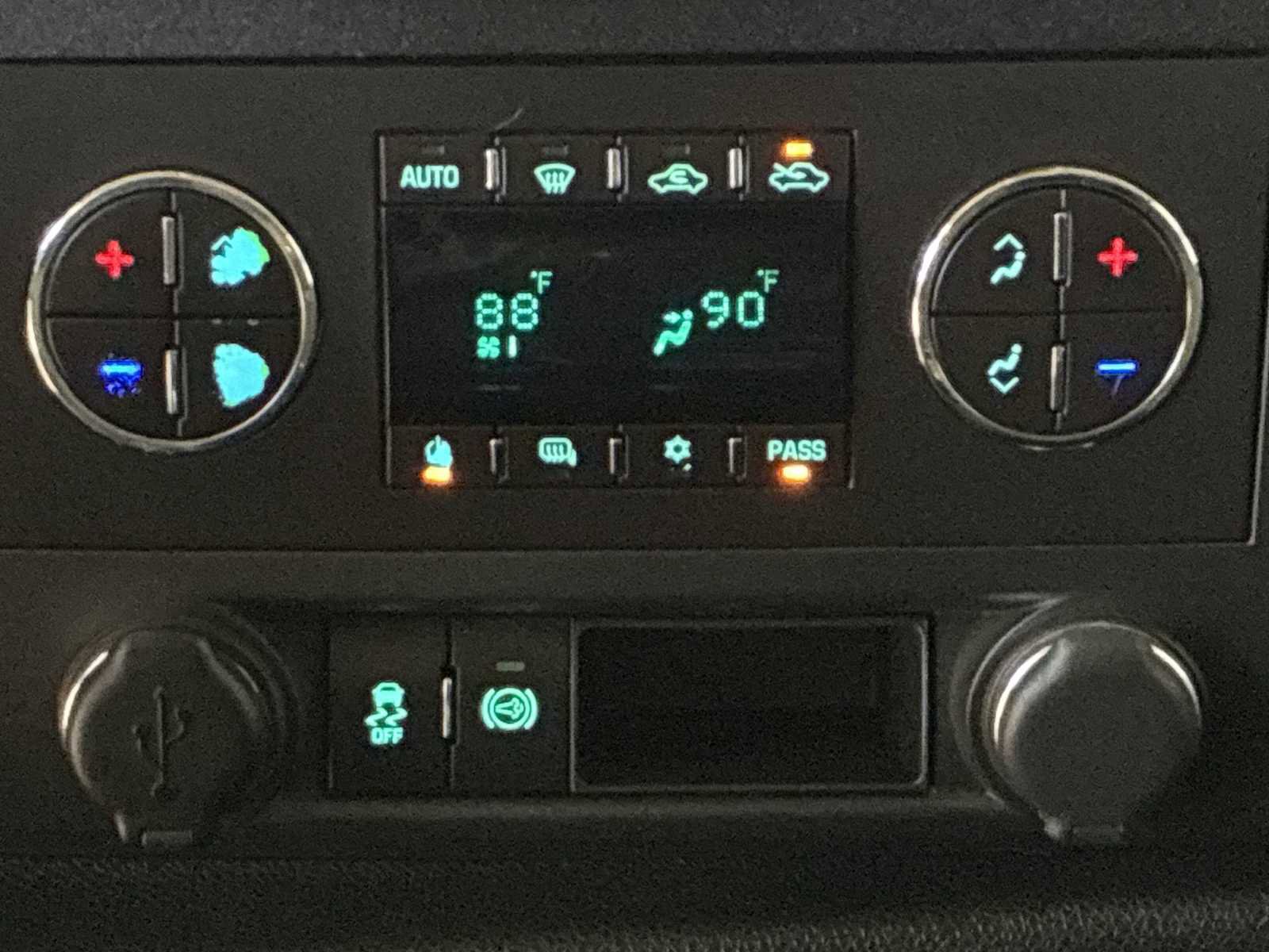 Used 2014 Chevrolet Silverado 2500 LT w/ Interior Plus Package image 16