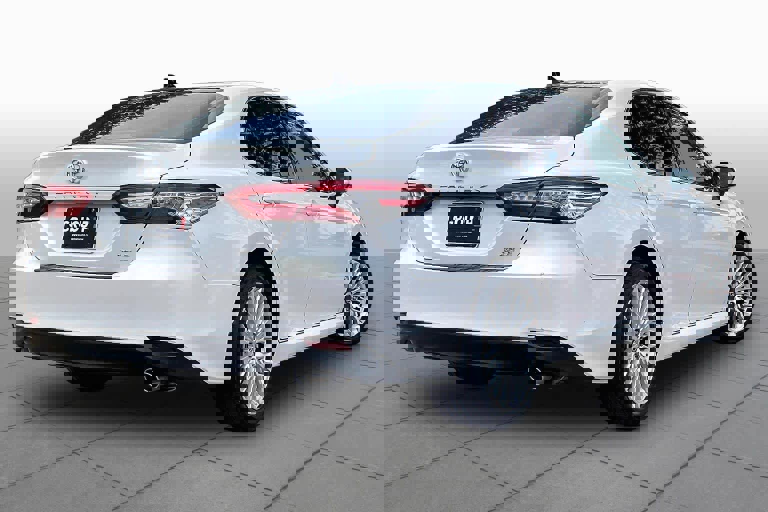 Used 2020 Toyota Camry XLE FWD image 13