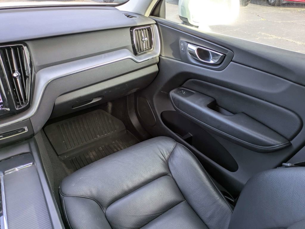 Used 2021 Volvo XC60 T5 Momentum w/ Protection Package Premier FWD image 18