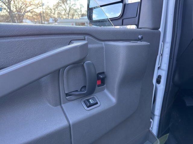 Used 2022 Chevrolet Express 2500 w/ Driver Convenience Package image 8