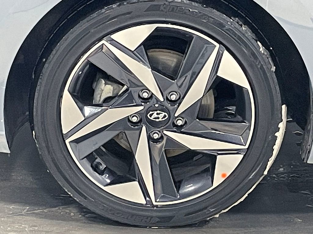 Used 2023 Hyundai Elantra Limited image 31