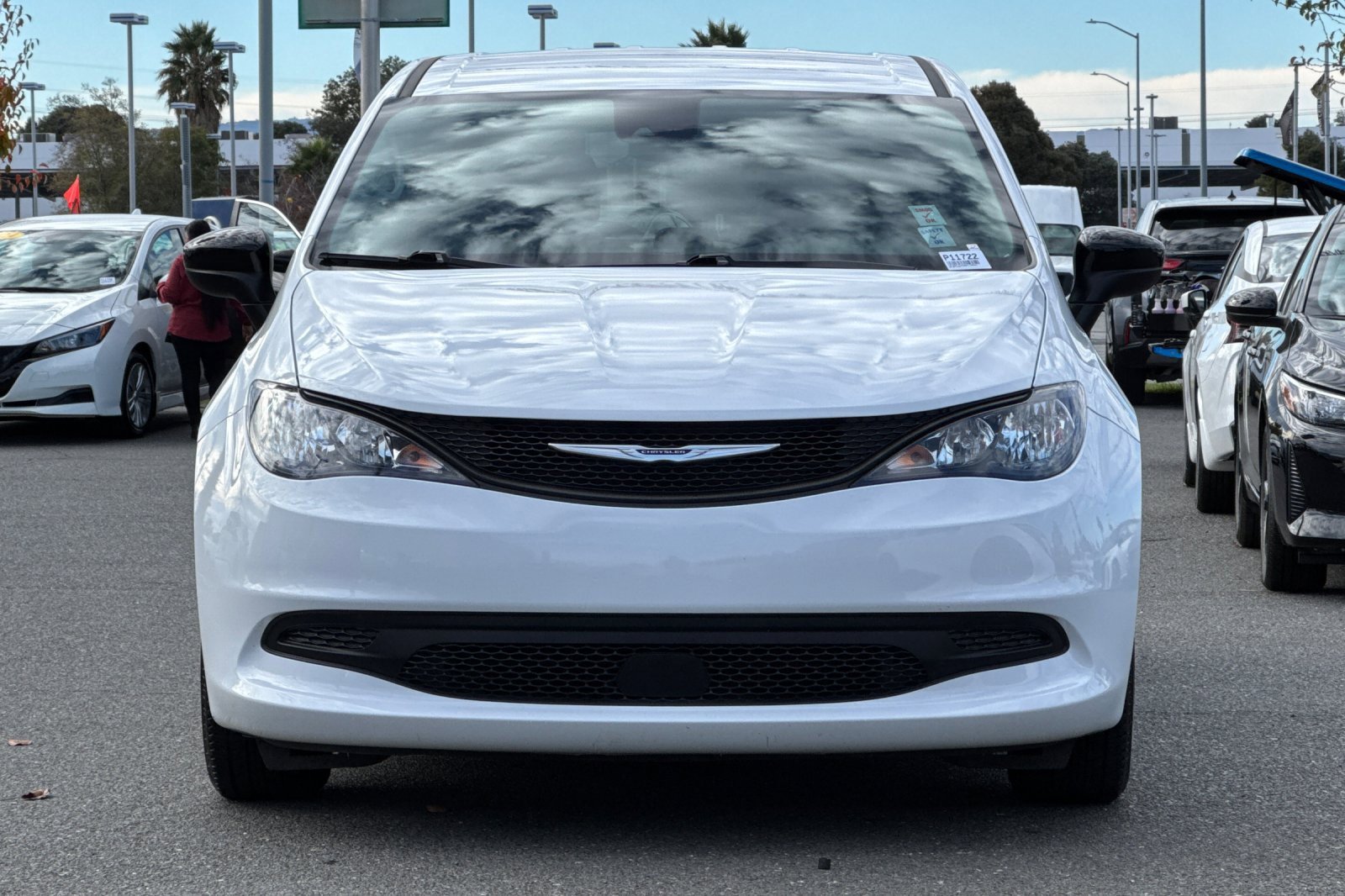 Used 2024 Chrysler Voyager LX image 9