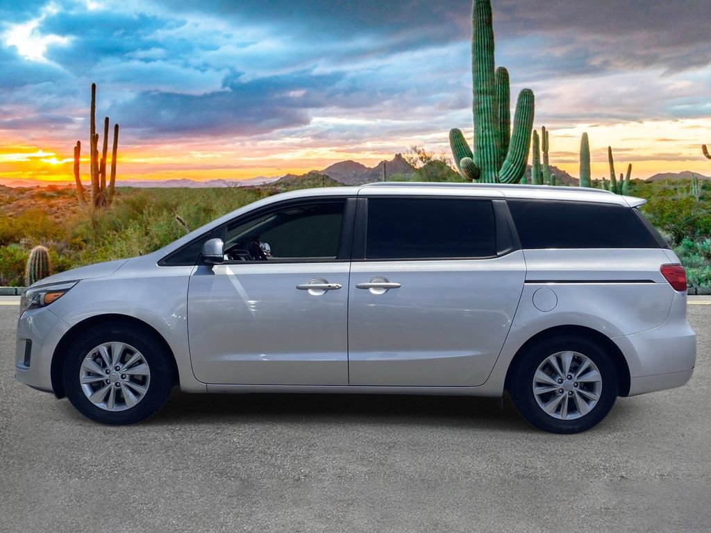 Used 2017 Kia Sedona LX w/ LX Essentials Premium Package FWD image 6