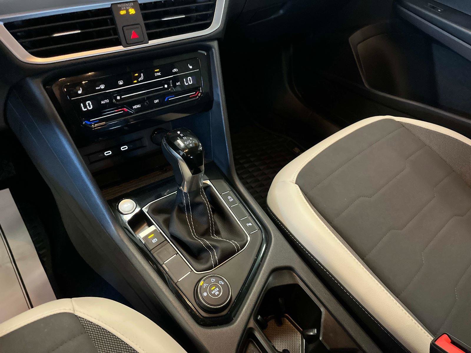 Used 2025 Volkswagen Taos SE image 26