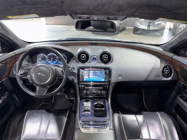 Used 2011 Jaguar XJ RWD image 8