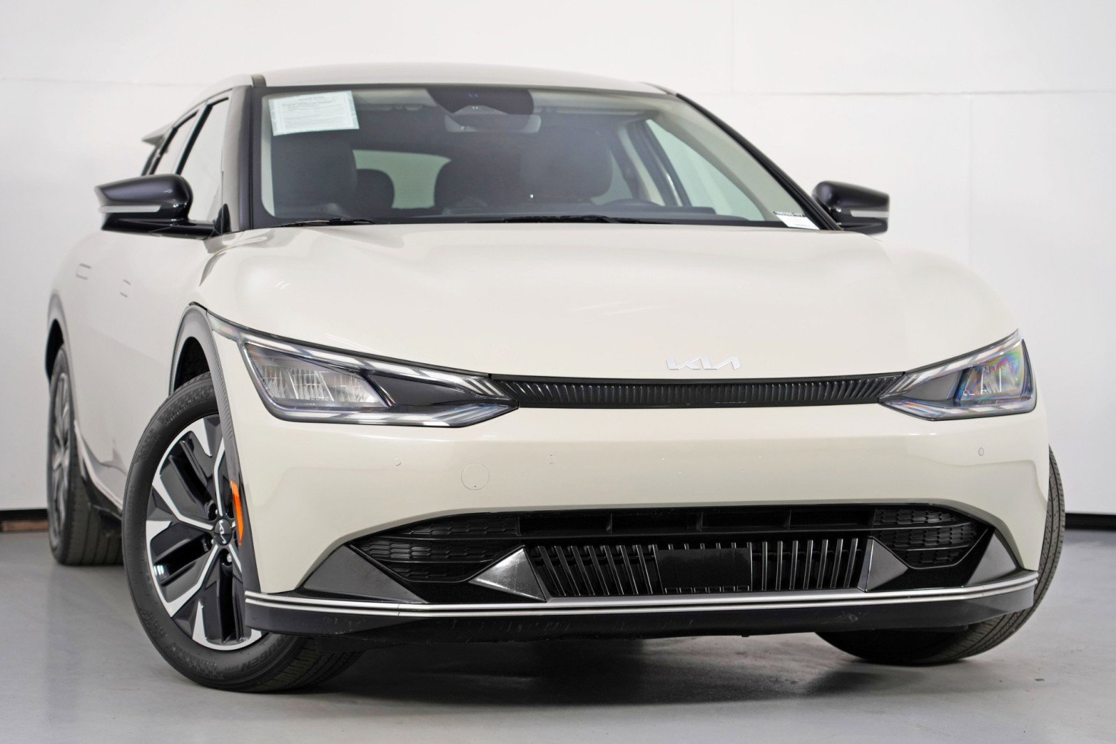 Used 2023 Kia EV6 Wind image 2