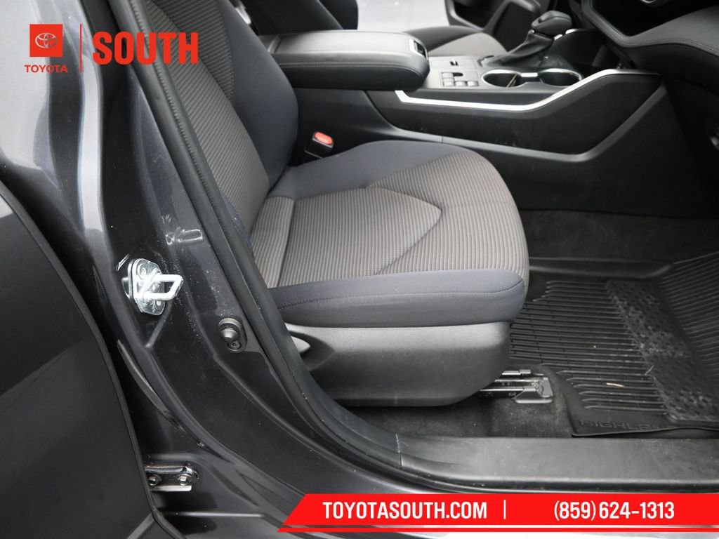 Used 2023 Toyota Highlander L image 35