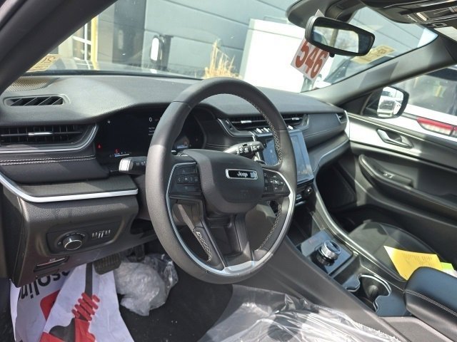 Used 2024 Jeep Grand Cherokee L Laredo image 9