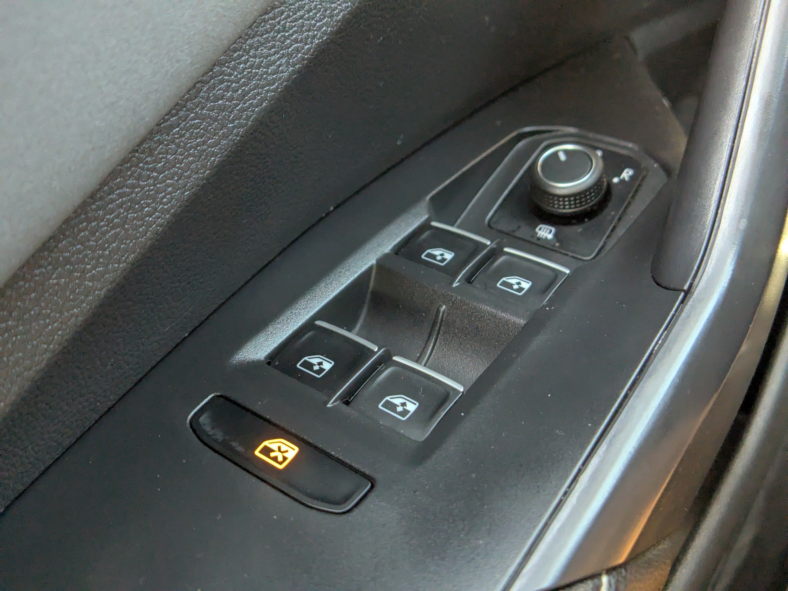 Used 2025 Volkswagen Jetta SE FWD image 26