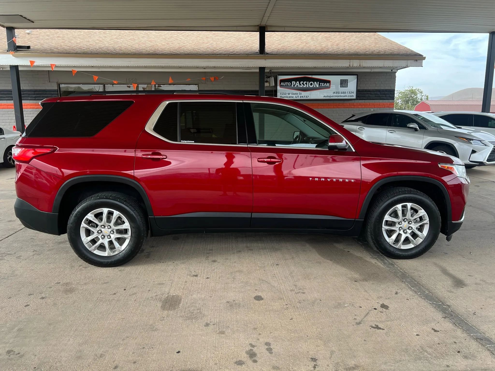 Used 2021 Chevrolet Traverse LT image 4