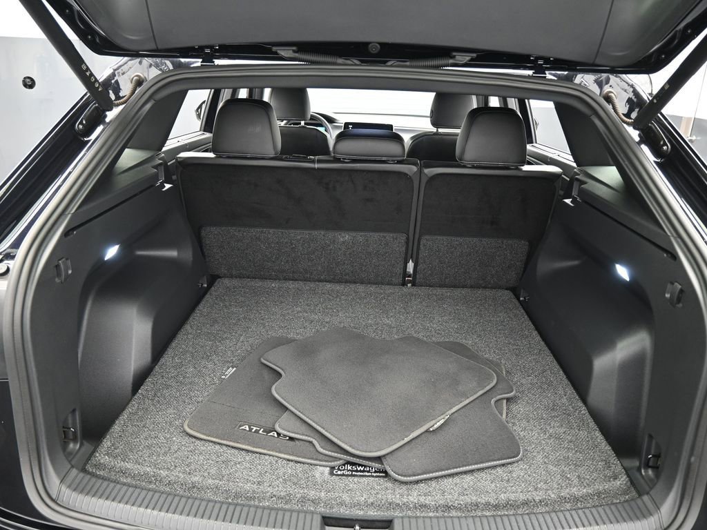 Used 2024 Volkswagen Atlas Cross Sport SE image 39
