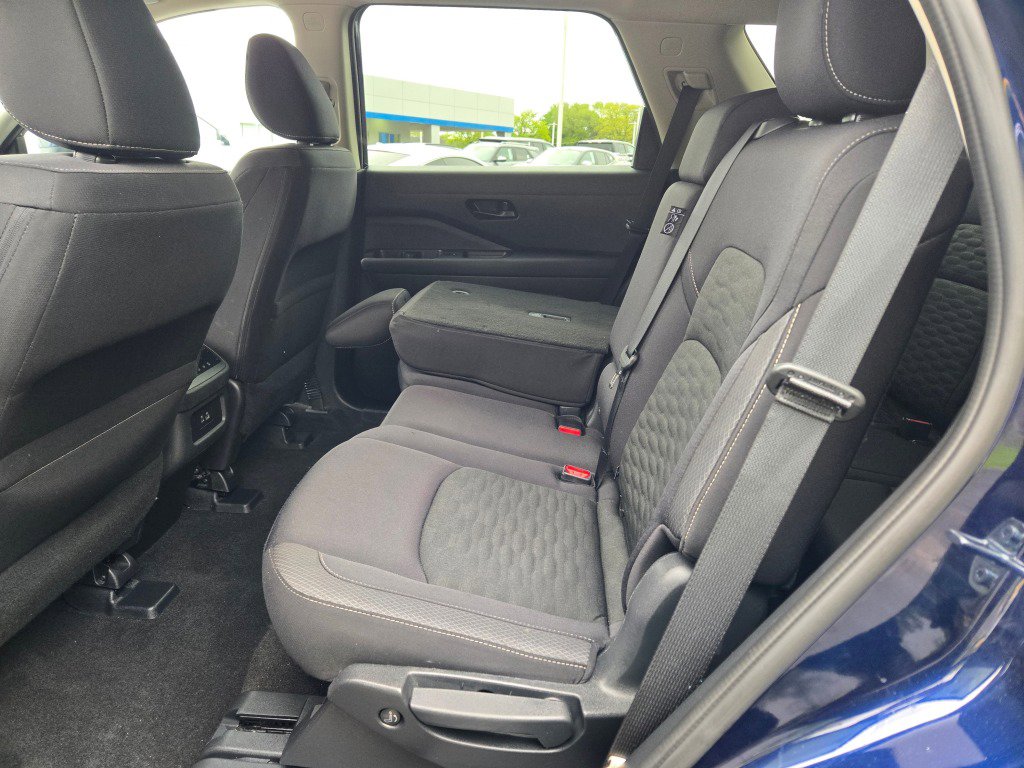 Used 2025 Nissan Pathfinder SV FWD image 19