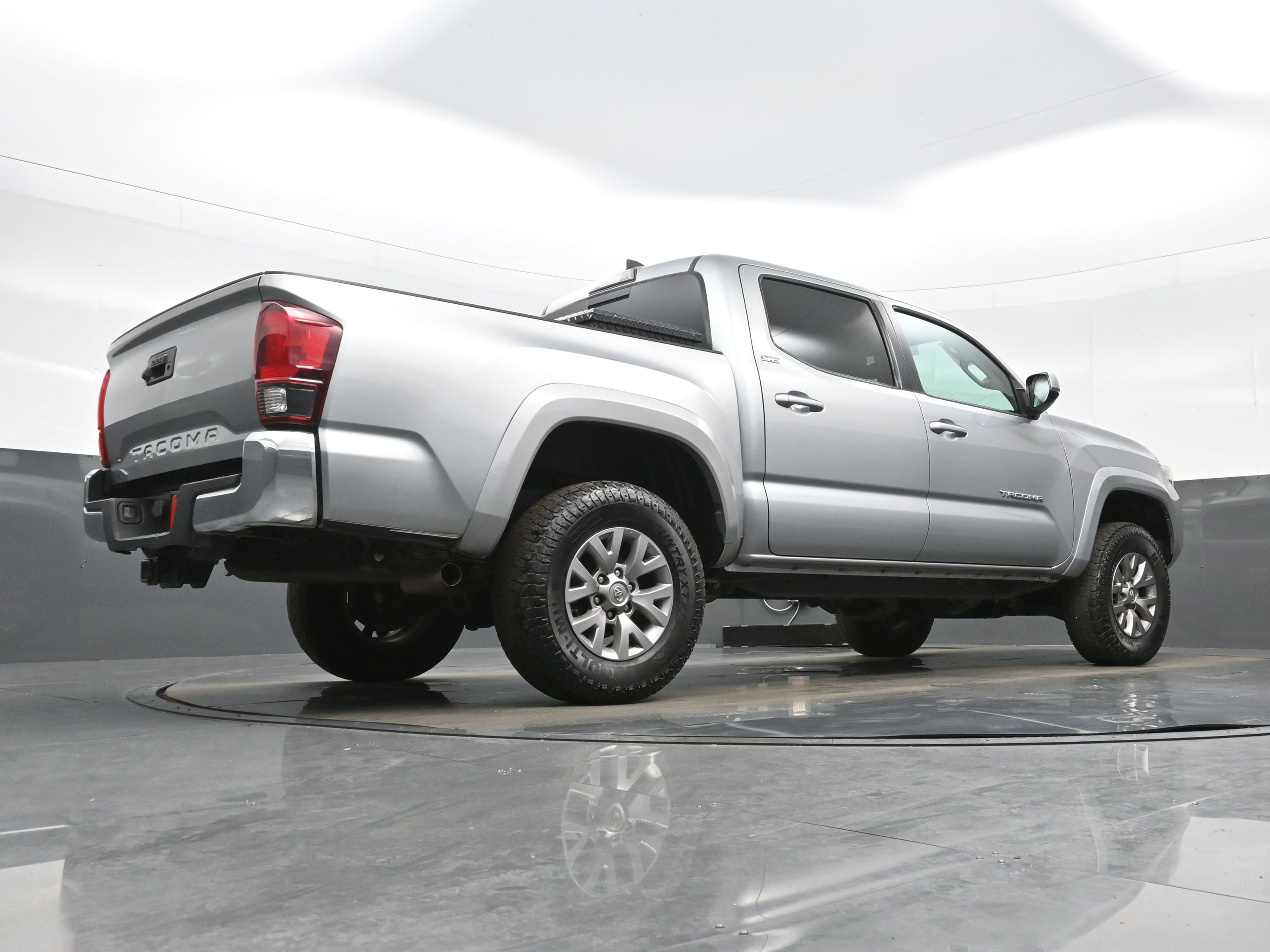 Used 2019 Toyota Tacoma SR5 AWD/4WD image 31