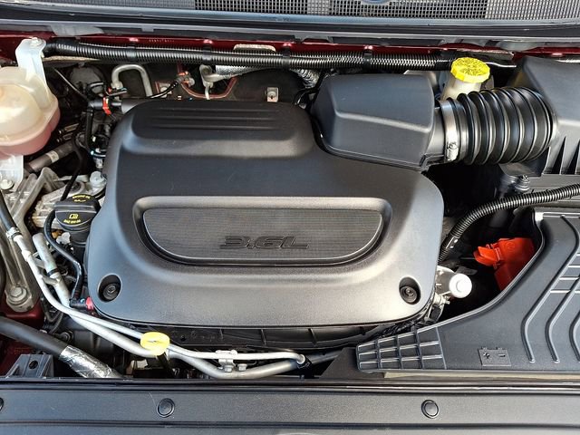 Used 2023 Chrysler Voyager LX image 27