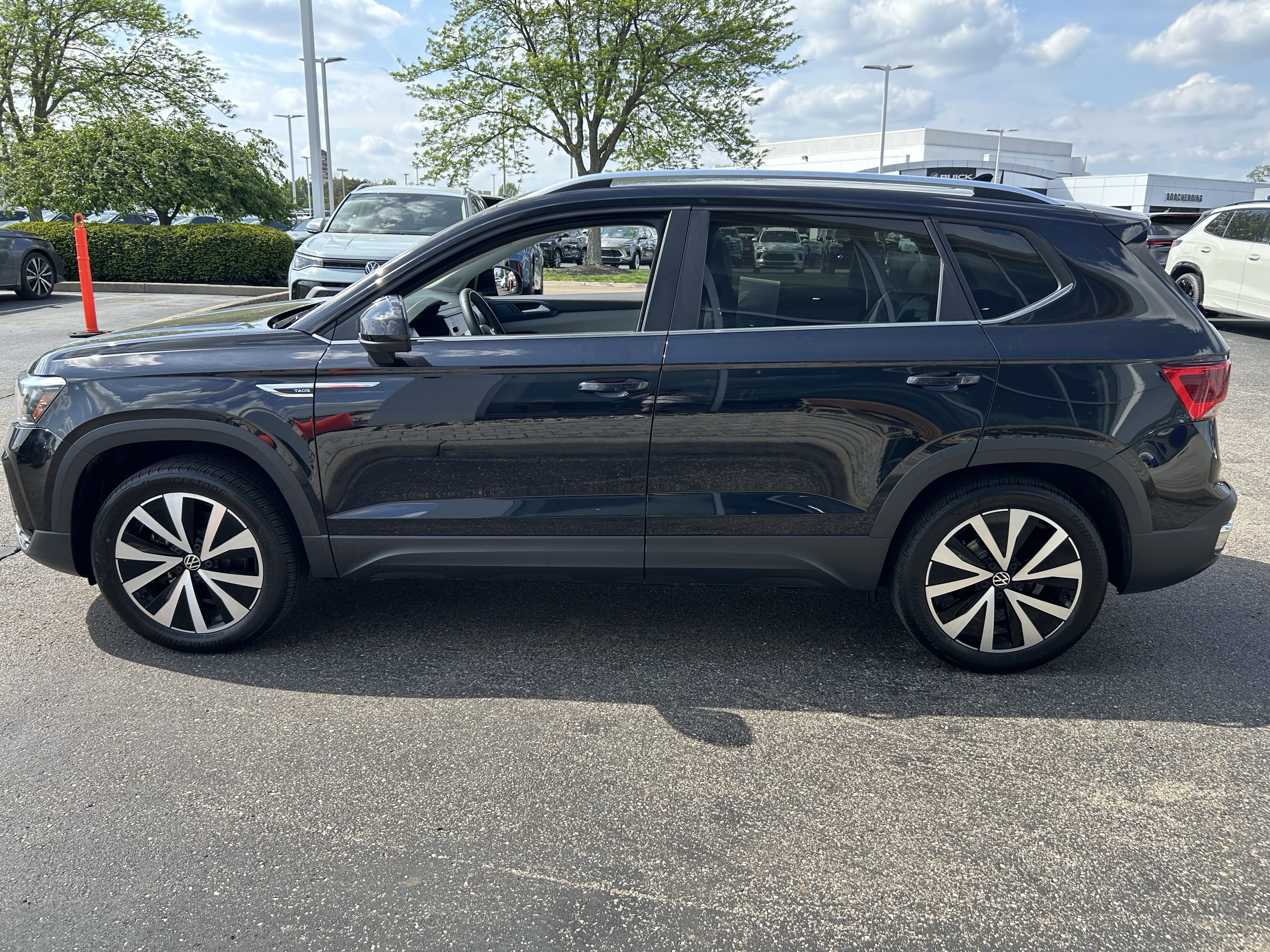Certified 2023 Volkswagen Taos SE w/ Panoramic Sunroof Package AWD/4WD image 4