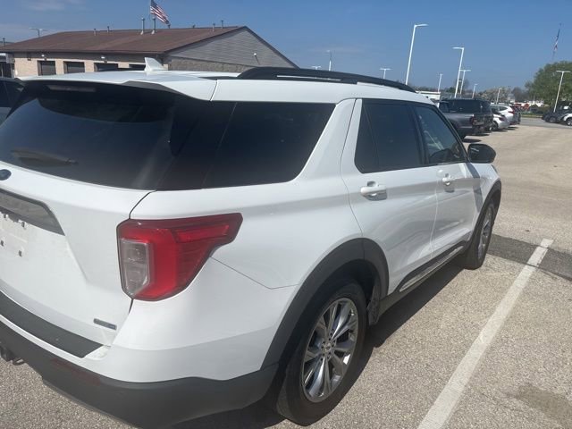 Used 2020 Ford Explorer XLT w/ Equipment Group 202A image 4