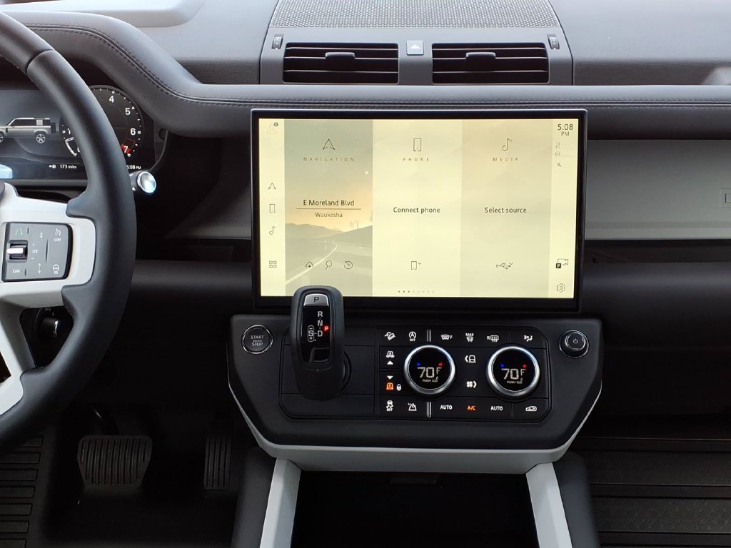 New 2026 Land Rover Defender 110 X-Dynamic SE AWD/4WD image 17