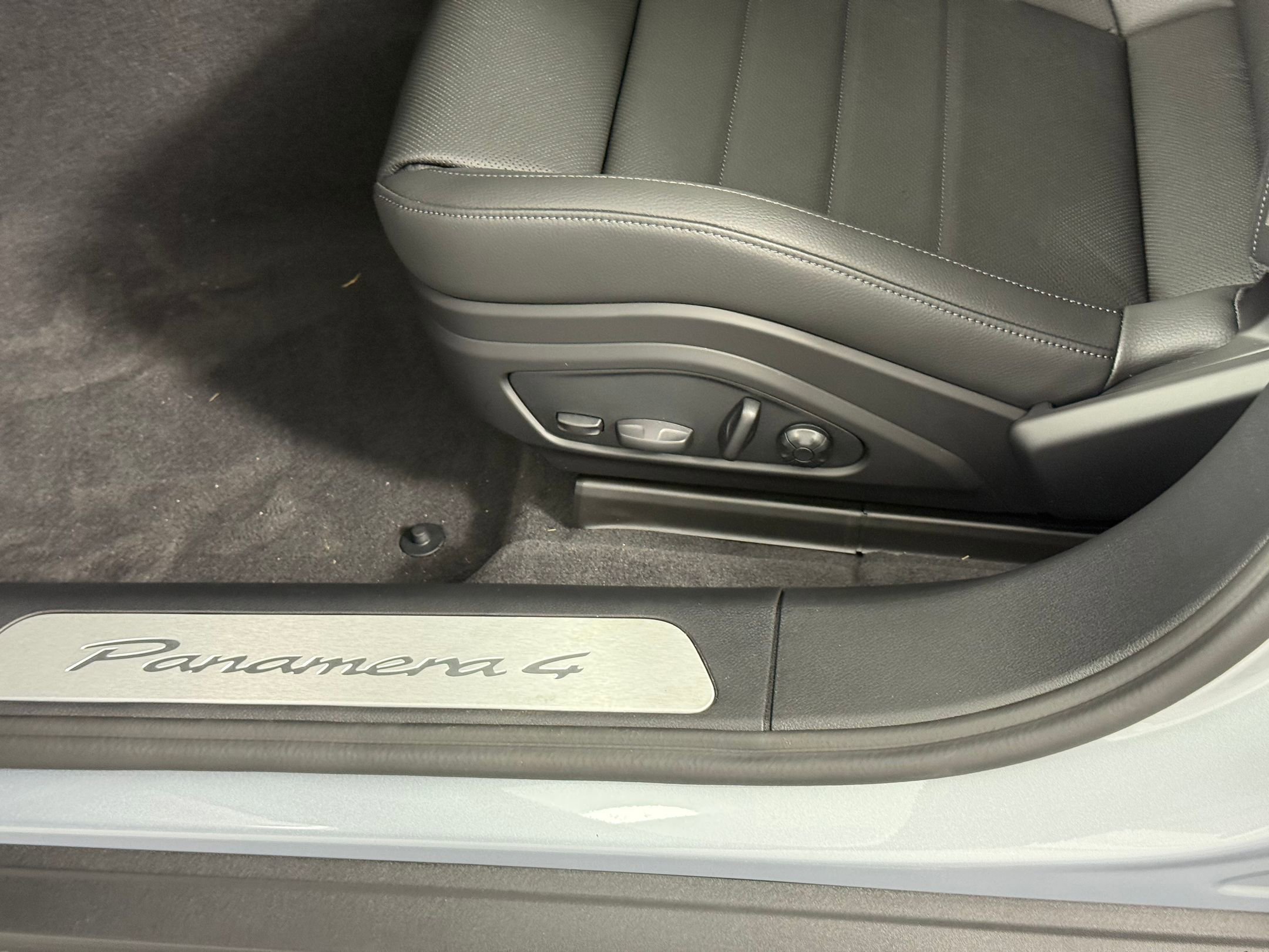 New 2026 Porsche Panamera 4 AWD/4WD image 26