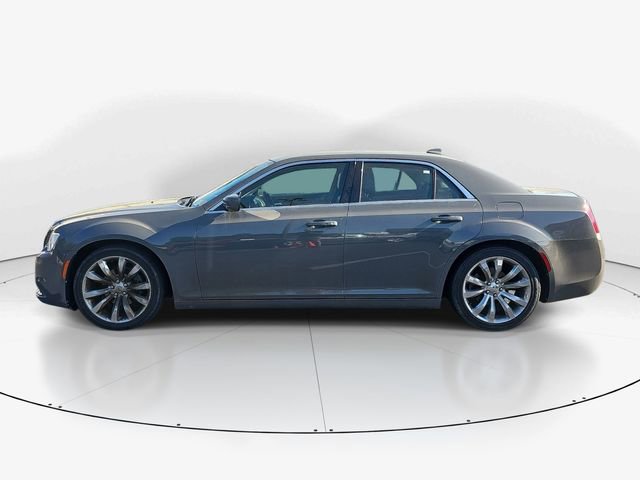 Used 2017 Chrysler 300 Limited image 6