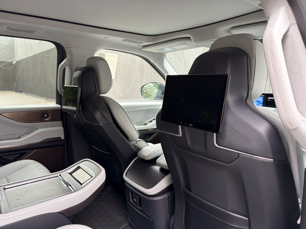 New 2027 Lincoln Navigator Black Label AWD/4WD image 33