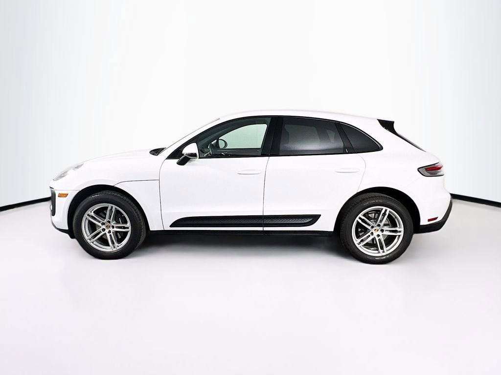 Certified 2025 Porsche Macan image 2