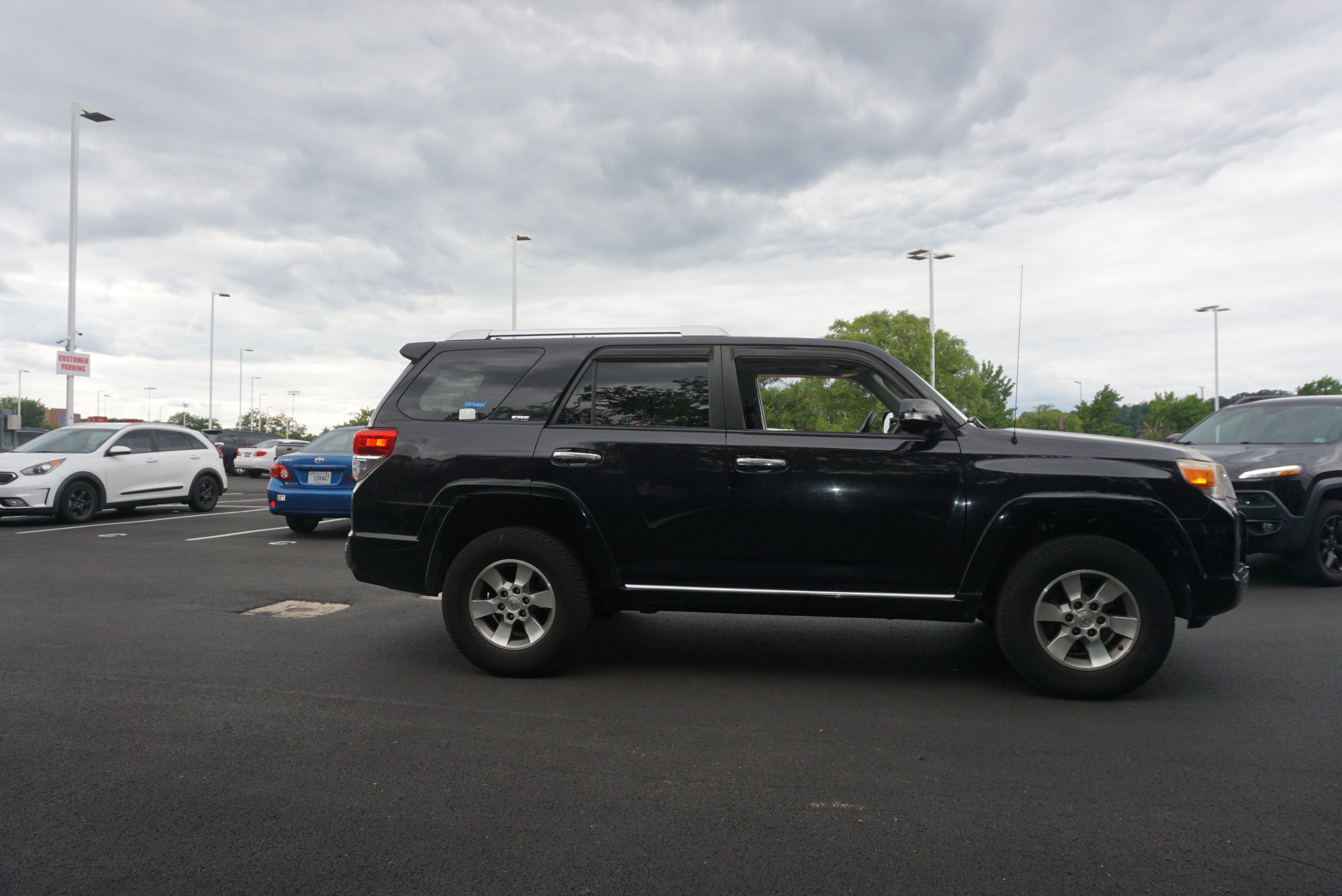 Used 2011 Toyota 4Runner SR5 w/ Premium Pkg w/Leather AWD/4WD image 3