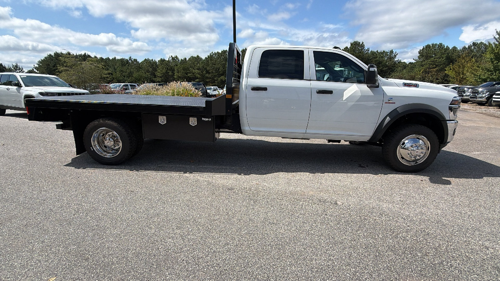 New 2026 RAM 5500 Tradesman w/ Chrome Appearance Group AWD/4WD image 7