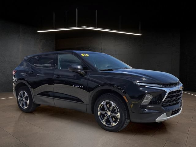 Used 2025 Chevrolet Blazer LT FWD image 1