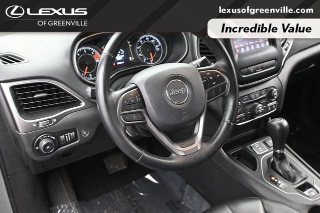 Used 2019 Jeep Cherokee Latitude Plus w/ Comfort/Convenience Group FWD image 23