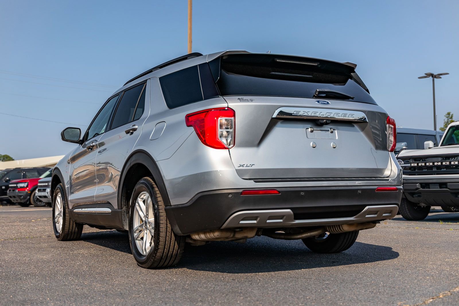 Used 2020 Ford Explorer XLT w/ Equipment Group 202A RWD image 5