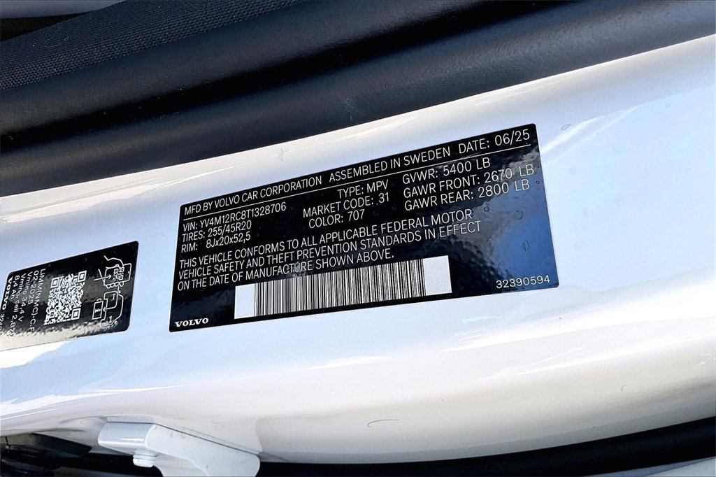 Certified 2026 Volvo XC60 B5 Plus w/ Protection Package Premier image 19