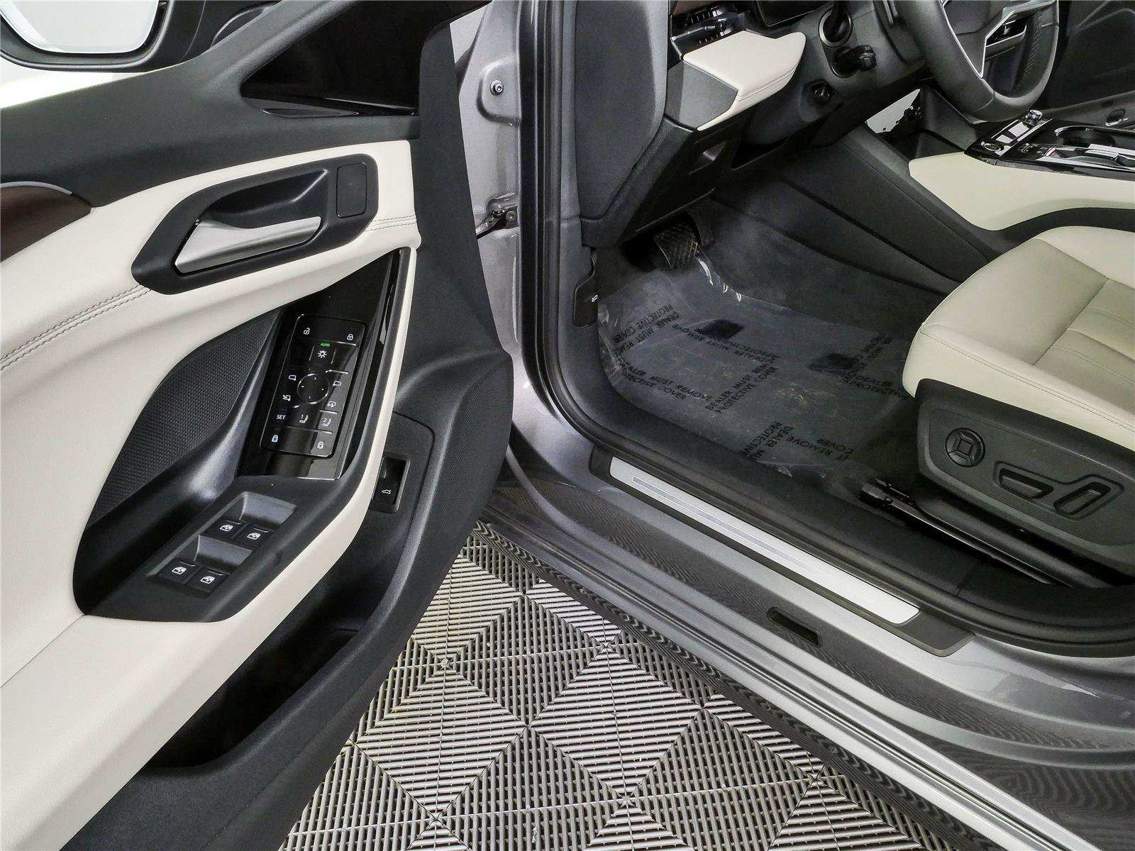 Used 2025 Audi A6 e-tron Premium w/ Ultra Package RWD image 7
