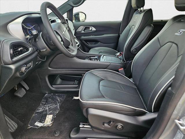 New 2025 Chrysler Pacifica Limited image 14