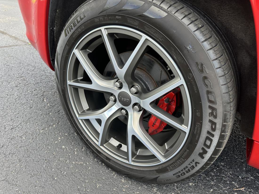 Used 2016 Jeep Grand Cherokee SRT image 17