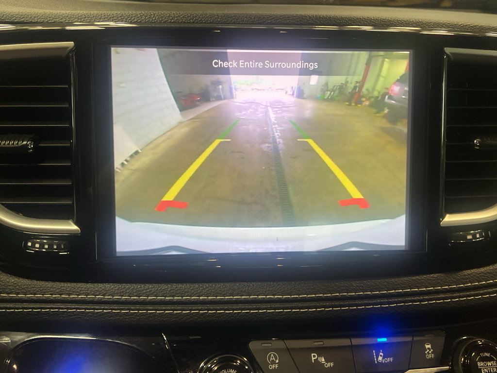 Used 2023 Chrysler Pacifica Touring-L FWD image 23
