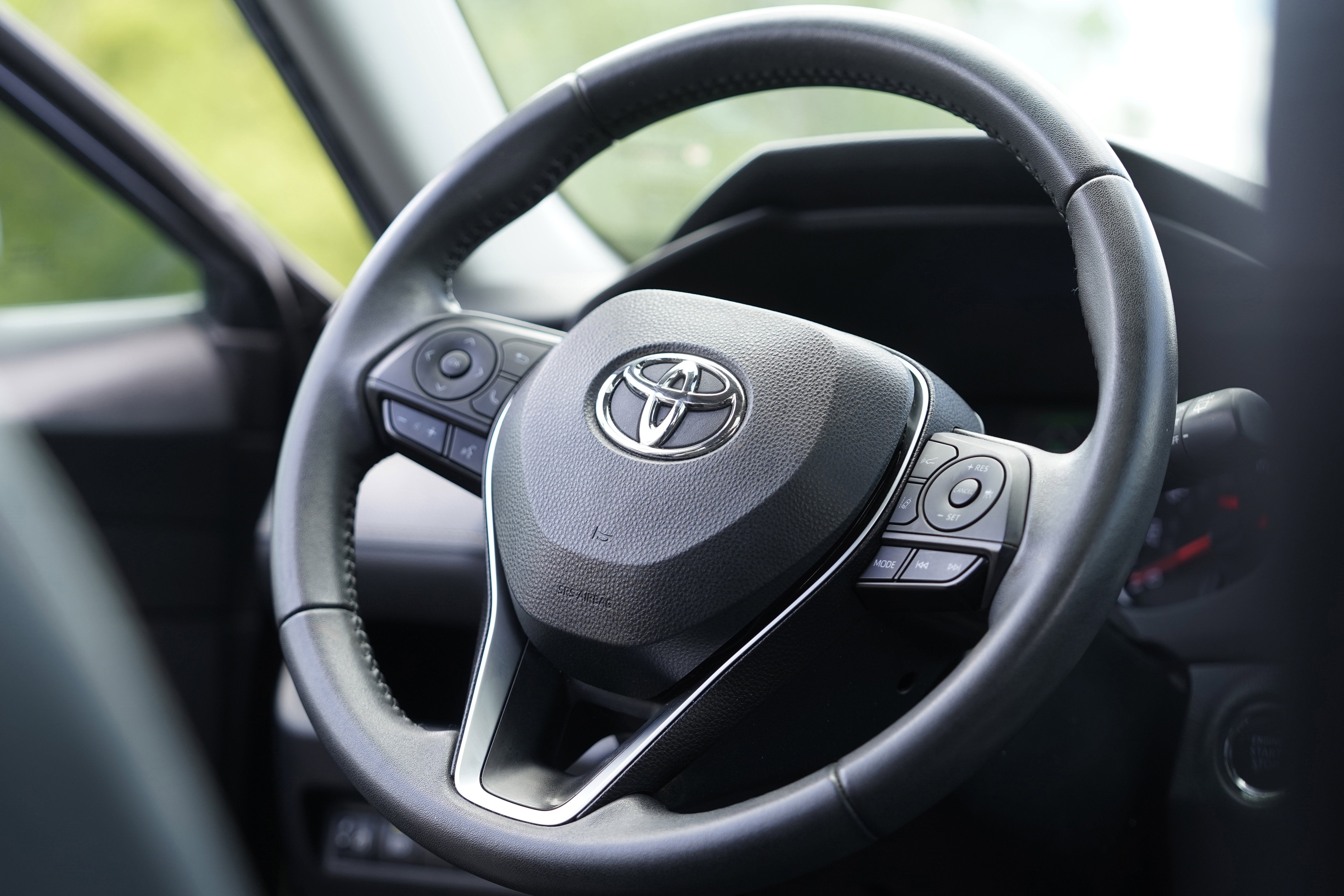 Used 2022 Toyota RAV4 XLE Premium FWD image 16