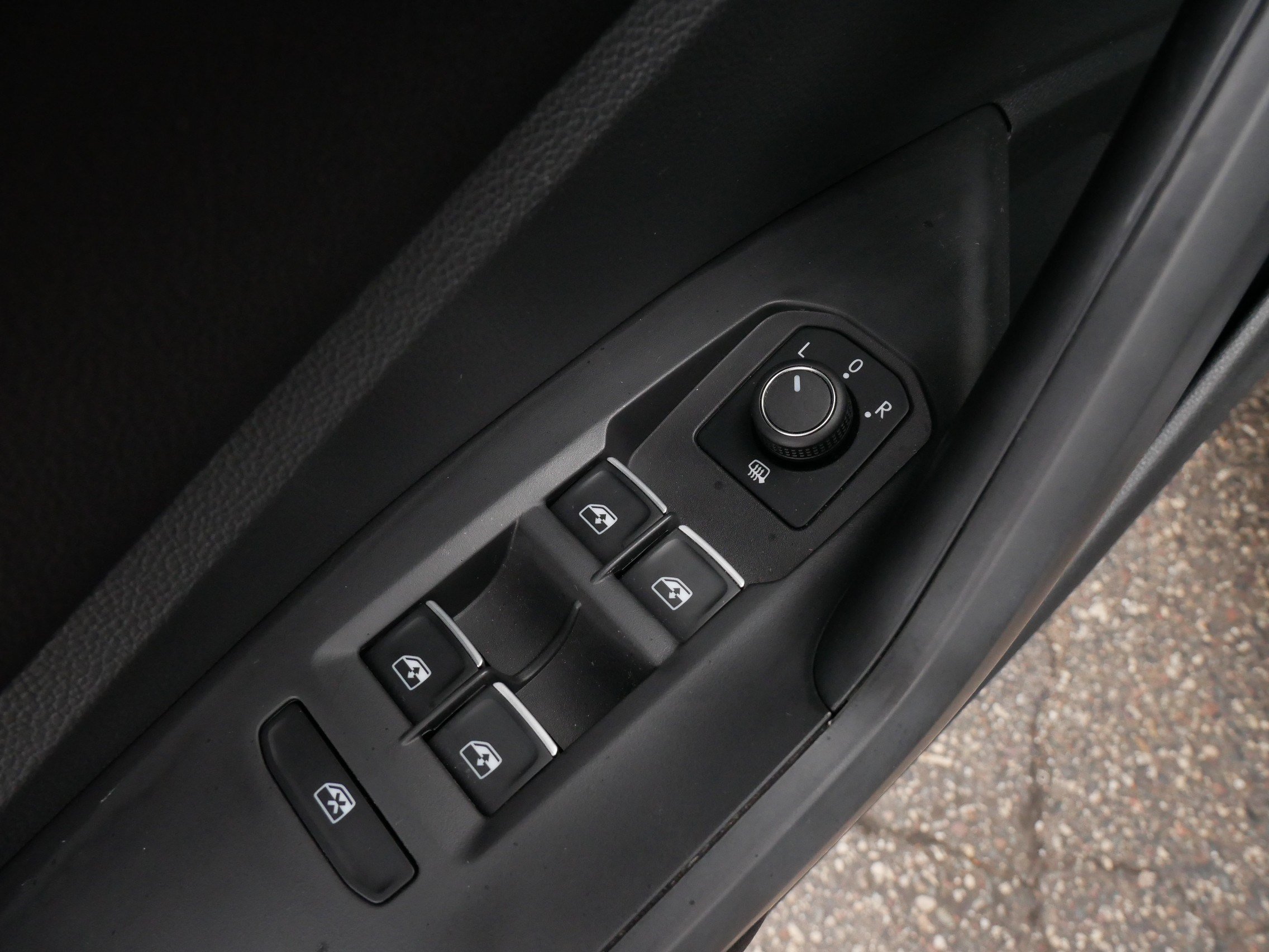 Certified 2025 Volkswagen Jetta Sport FWD image 19