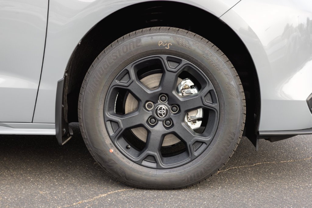New 2026 Toyota Sienna XLE Woodland Edition AWD/4WD image 4