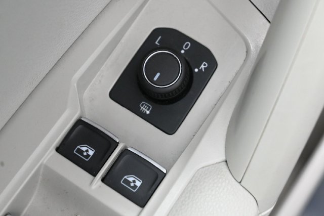 Used 2023 Volkswagen Tiguan SE w/ Panoramic Sunroof Package FWD image 12