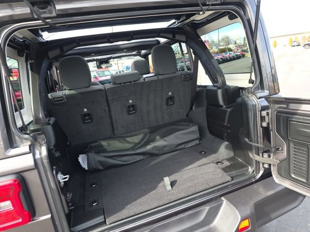Used 2025 Jeep Wrangler Unlimited Sahara w/ Safety Group AWD/4WD image 53