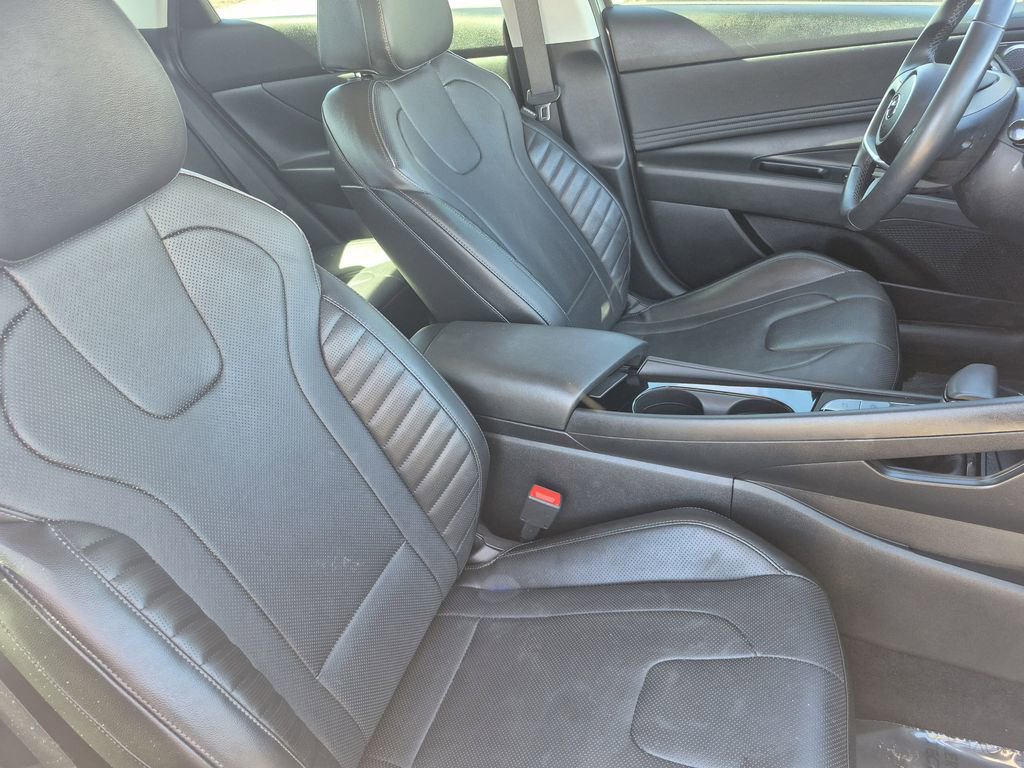 Used 2023 Hyundai Elantra Limited FWD image 17