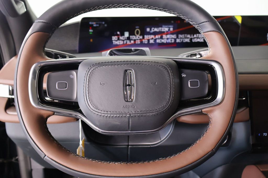 New 2025 Lincoln Navigator Reserve image 3