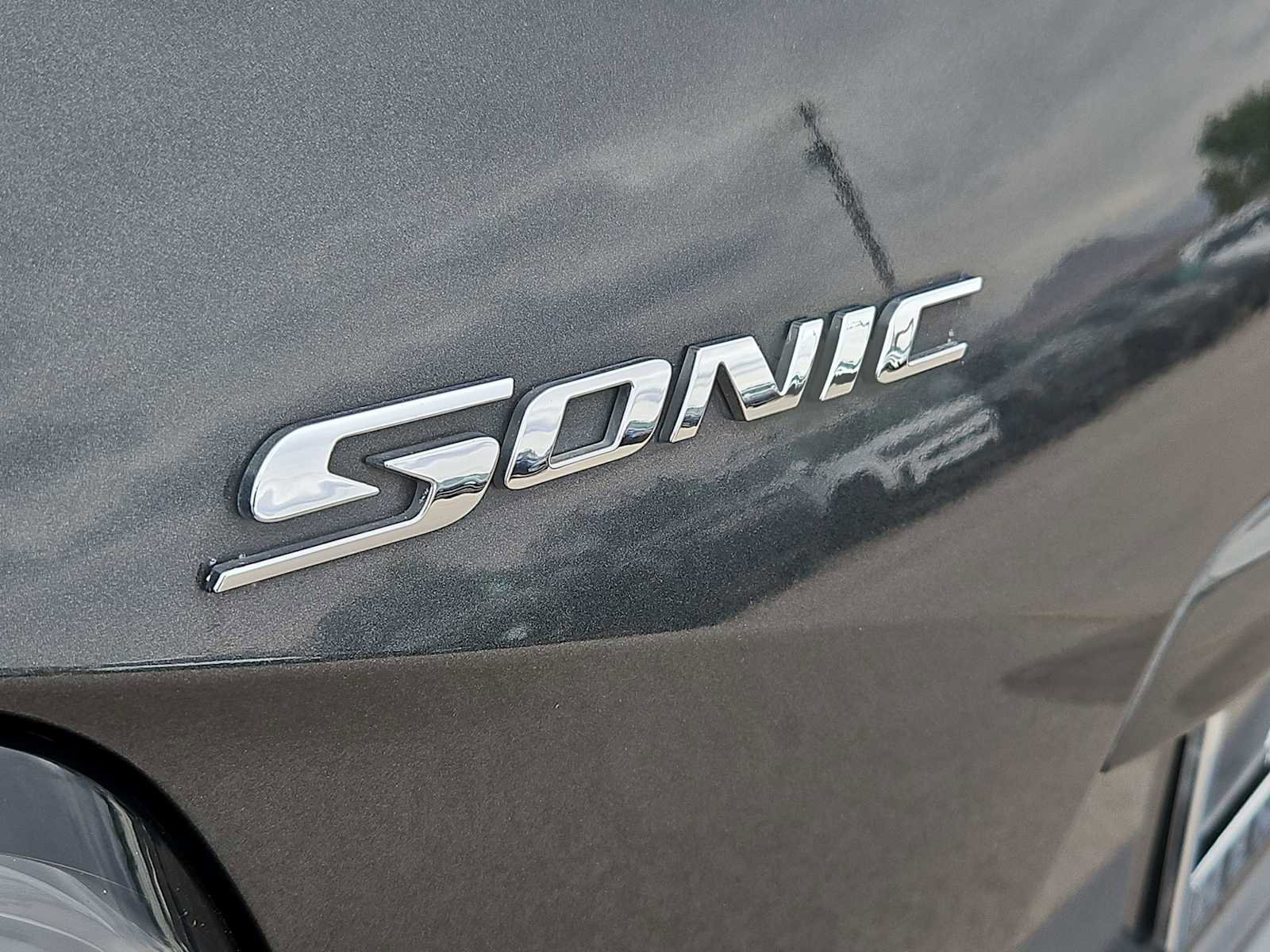 Used 2020 Chevrolet Sonic LT w/ Convenience Package image 13