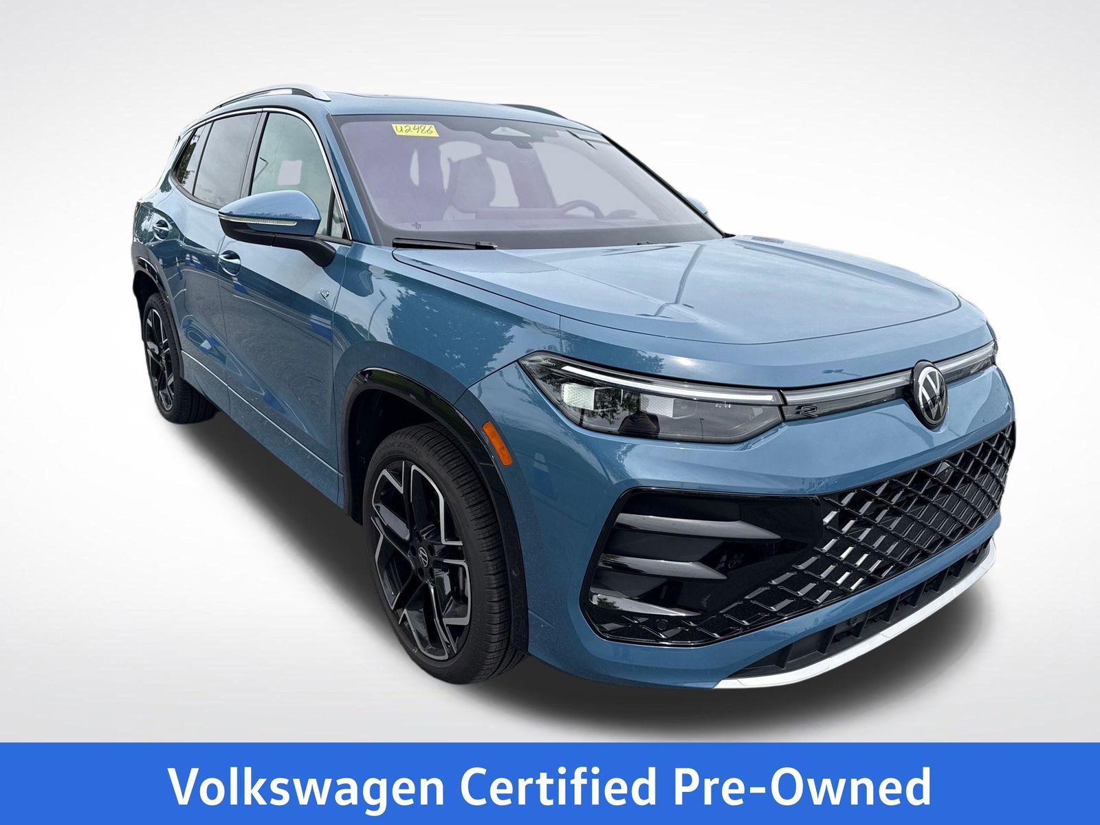 Used 2025 Volkswagen Tiguan SEL R-Line AWD/4WD image 8