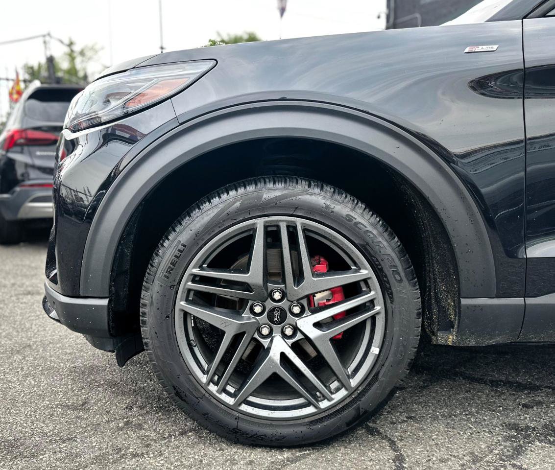 Used 2025 Ford Explorer ST-Line w/ ST-Line Street Pack AWD/4WD image 7