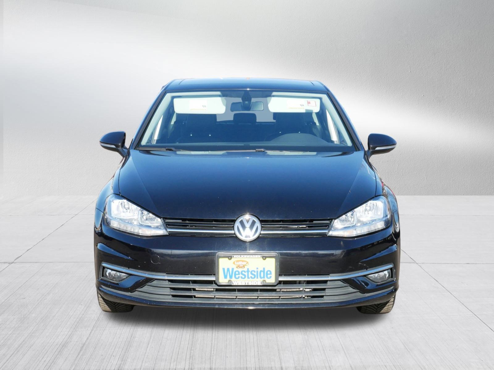 Used 2018 Volkswagen Golf SE image 2