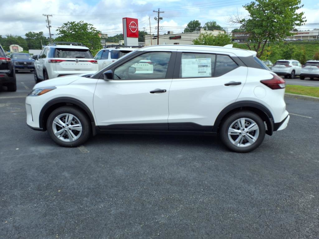 New 2025 Nissan Kicks Play S FWD image 8